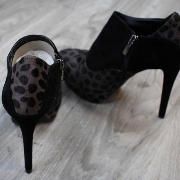 Colin Stuart Black Leapord Shootie Platform Heel - Picture 5 of 6